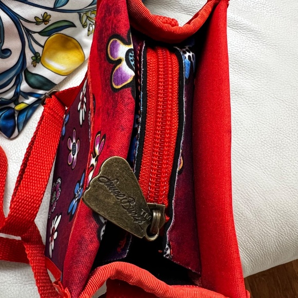 Laurel Burch Feline Friends crossbody zip top purse. Blooming Cat. - Picture 4 of 6